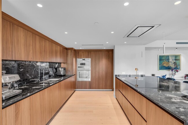 Building Photo - 430 Grand Bay Dr