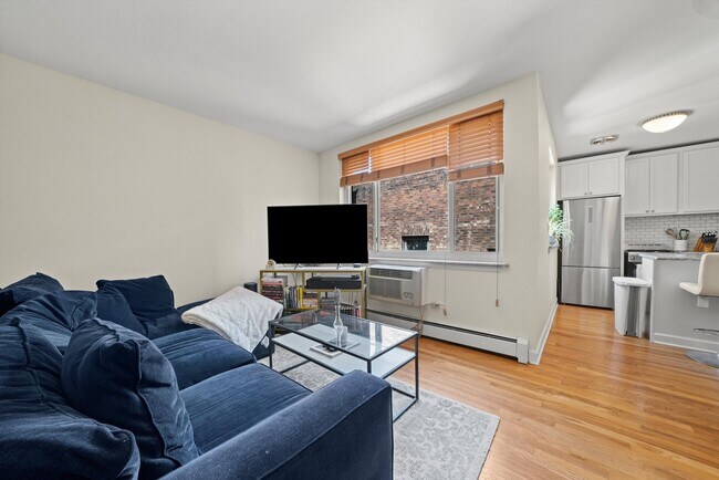 Building Photo - 515 W Wrightwood Ave