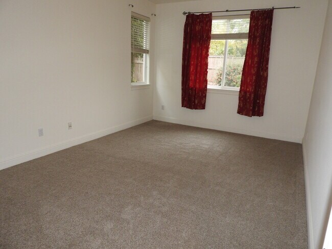 Building Photo - Fabulous Serrano Home