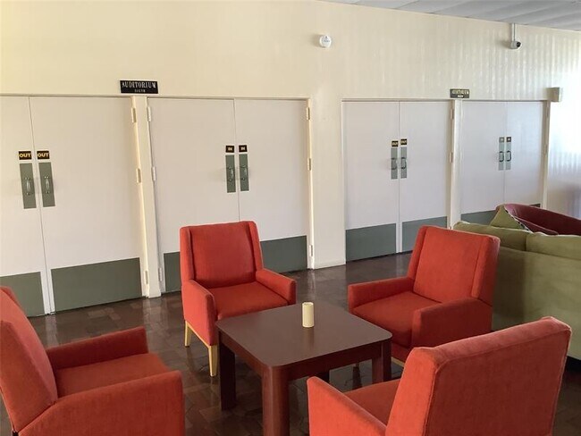 Building Photo - 8220 Sunrise Lakes Blvd