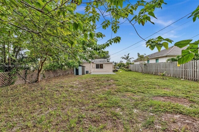 Building Photo - 520 NW 60th Way