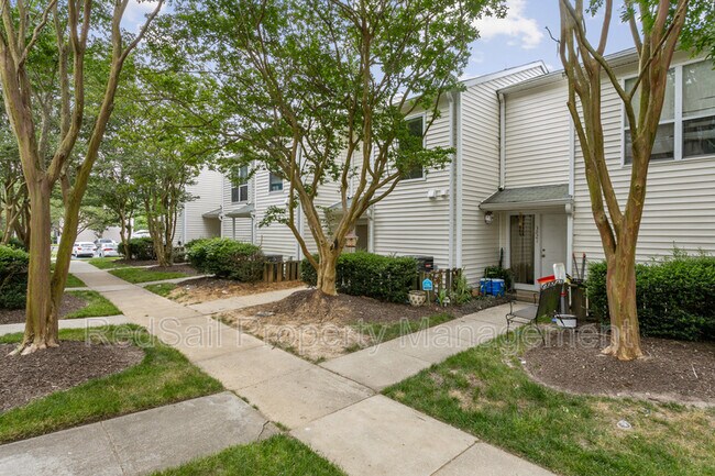 Building Photo - 3823 Staffordshire Ln