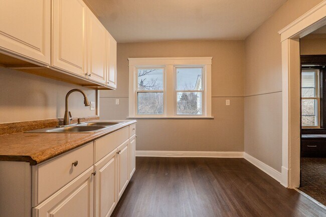 Building Photo - 3394-3396 W 54th St