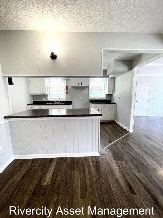 Building Photo - READY FOR MOVE IN!!!!