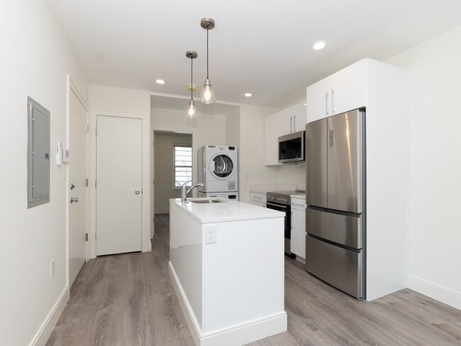 Building Photo - 46 Melrose St