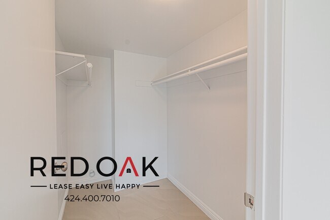 Building Photo - 3540 Fletcher Dr