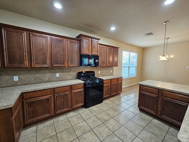 Building Photo - Available now ready for immediate move in  $500 off second month's rent move in special