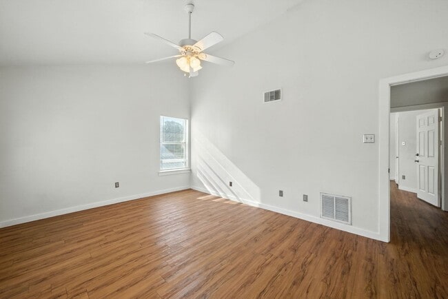 Building Photo - UT PRE-LEASE: 5 bed / 3 bath Remodeled Wes...