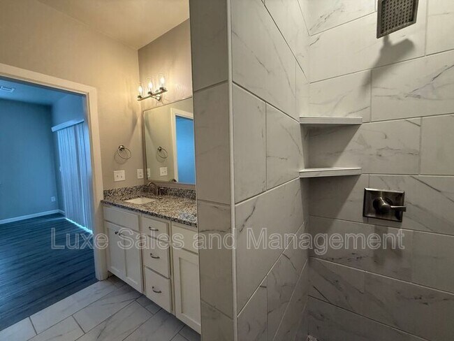 Building Photo - 1138 N Blackwelder Ave