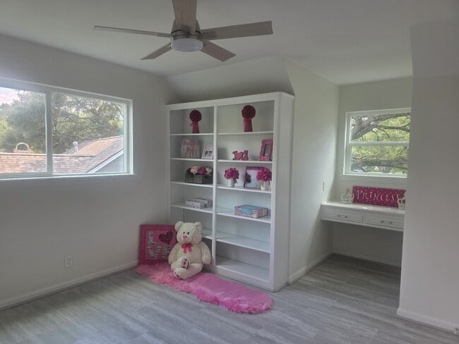 Building Photo - 1507 Village Green Ct
