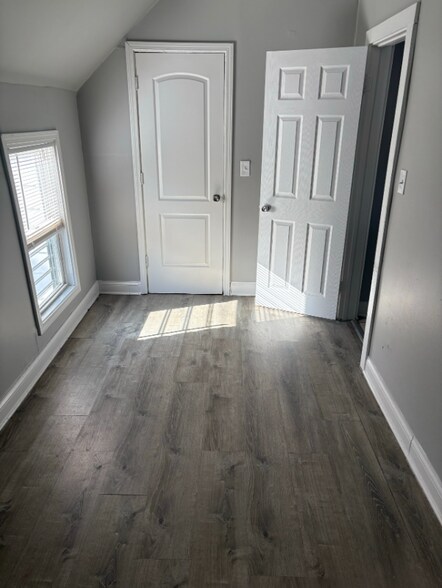 Building Photo - 7111 S Greenwood Ave