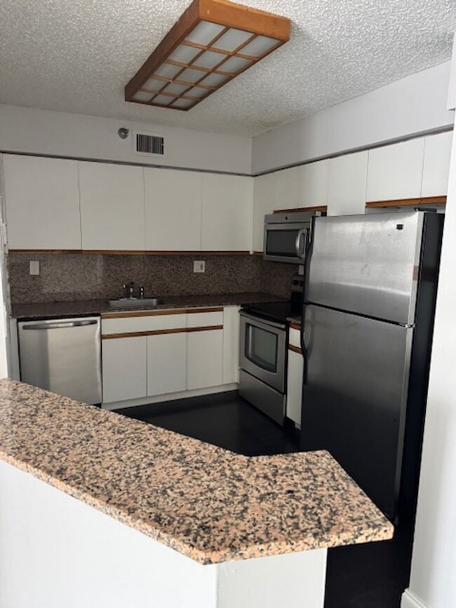 Building Photo - Beautiful 2/2 unit in Aventura