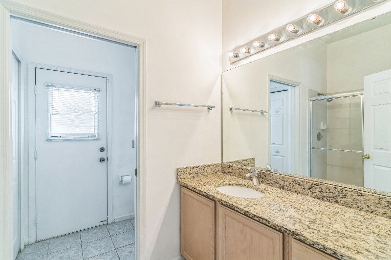 Building Photo - 4428 White Oak Cir