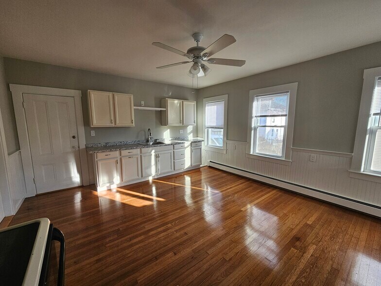 Kitchen - 7 Howland Ct