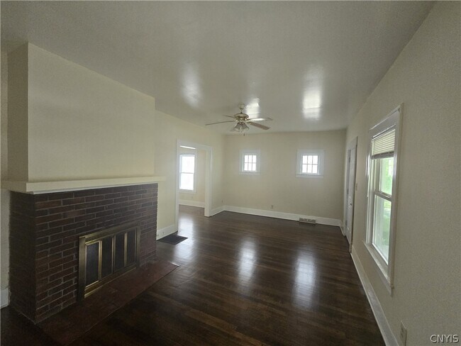 Building Photo - 306 Hillview Ave