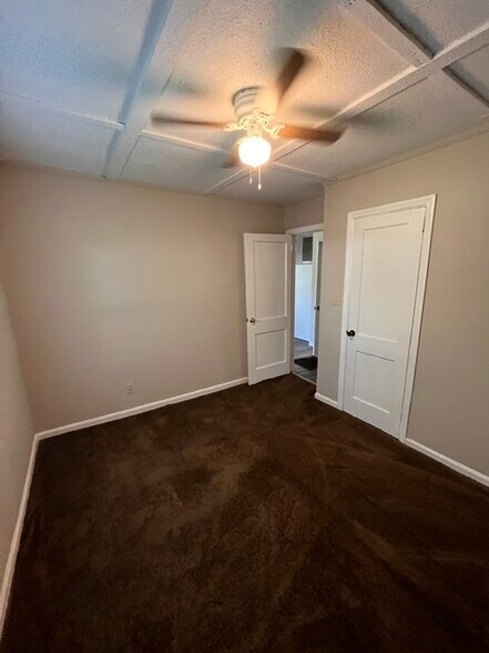 Building Photo - 407 Glencrest St