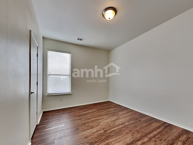 Building Photo - 14300 Cedar Post Dr