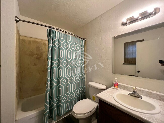 Building Photo - 410 S El Cajon Cir
