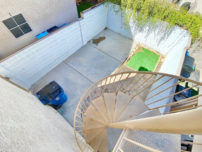 Building Photo - STUNNING 2 BEDROOM, 2 BATH CONDO LOCATED I...