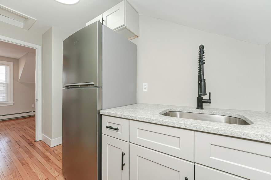 Building Photo - 26 Saint James St