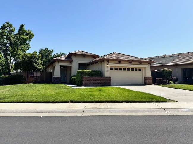 Primary Photo - Three Bedroom Two Bathroom Home - NEW PRICE