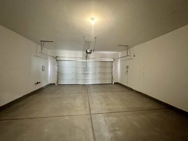 Building Photo - 878 Benning St
