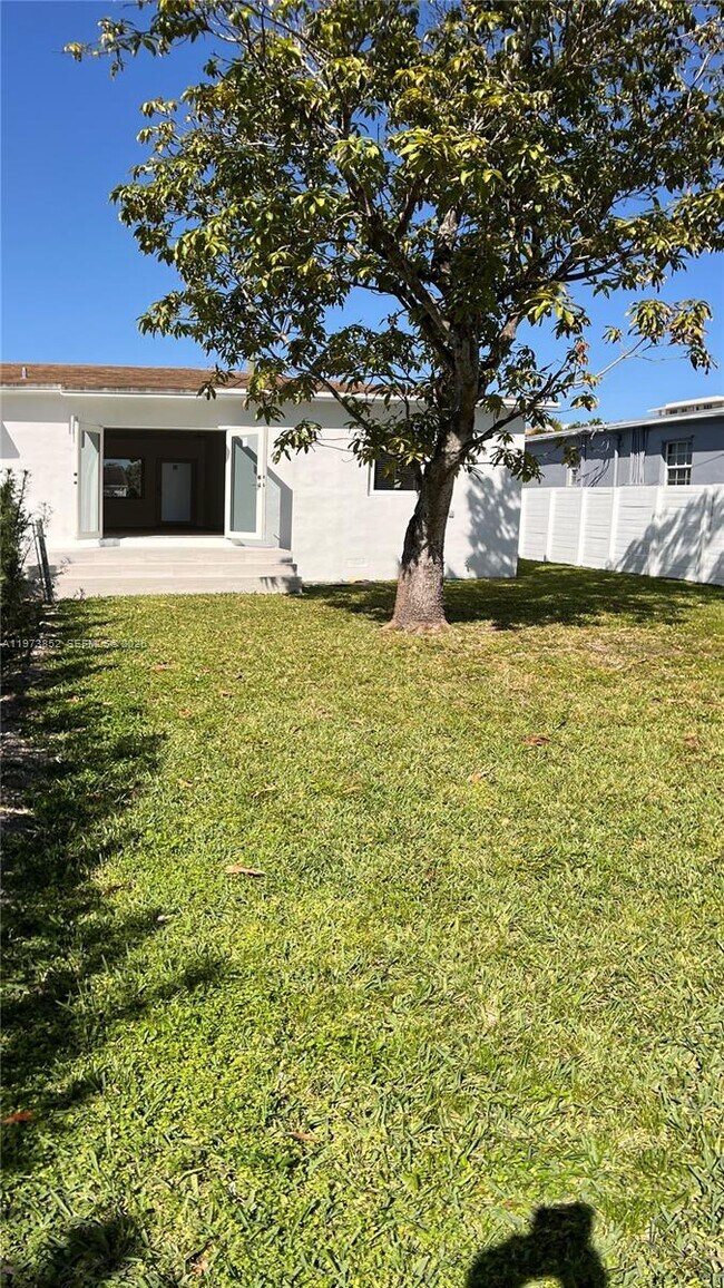 Building Photo - 2800 SW 25th St