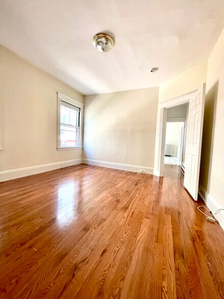 Building Photo - 81 College Ave