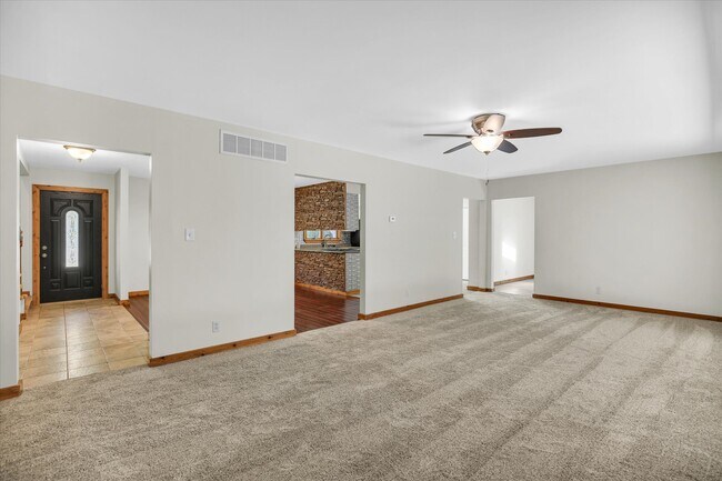 Building Photo - 1705 Lake Shore Dr