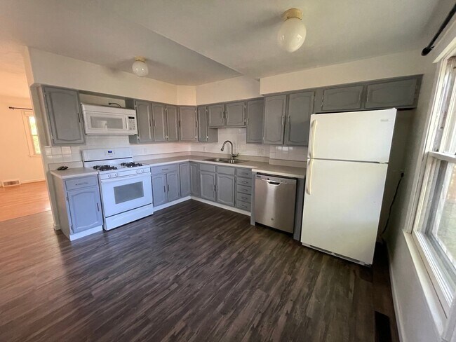 Building Photo - Gorgeous 4BR/2BA Home with Finished Lower ...