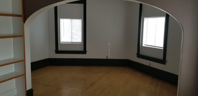 Building Photo - 224 S 5th St