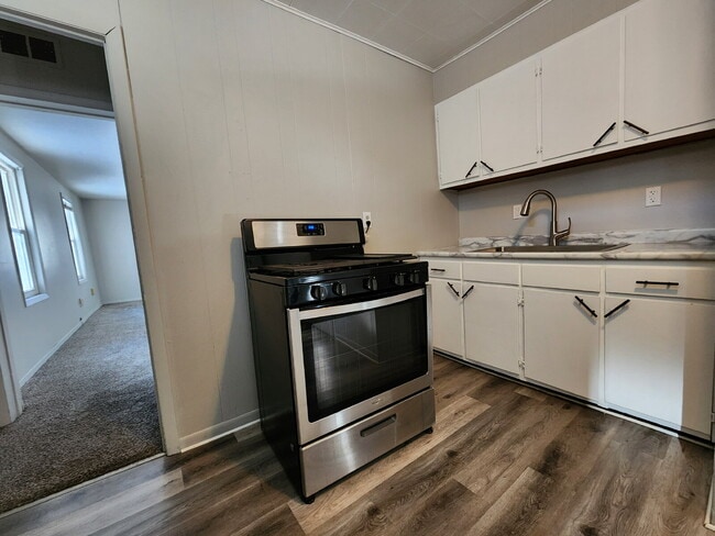 Building Photo - Side by Side duplex