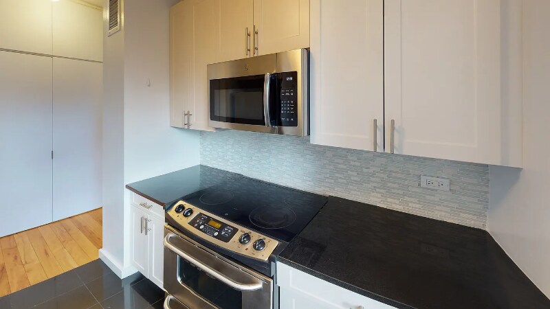 Building Photo - 240 E 47th St