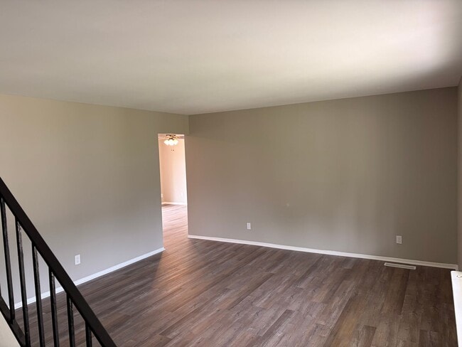Building Photo - South Side-  4Bed/2 Bath Home
