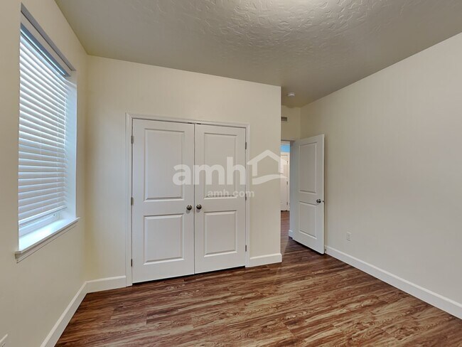 Building Photo - 245 E Sicily Dr