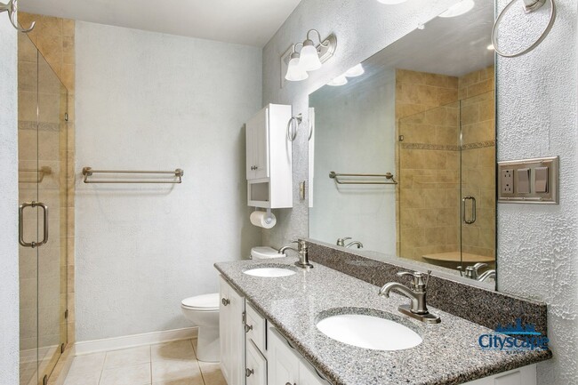Building Photo - WONDERFUL WOODLAKE HOME WITH 1ST FLOOR BED...