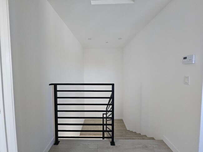 Building Photo - Goleta Properties