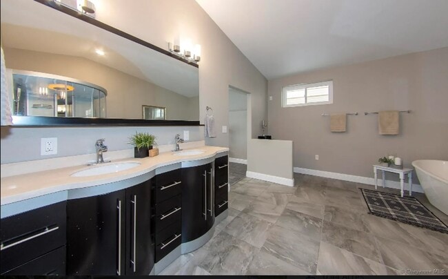 Building Photo - Big, Beautiful, Newly Renovated Home