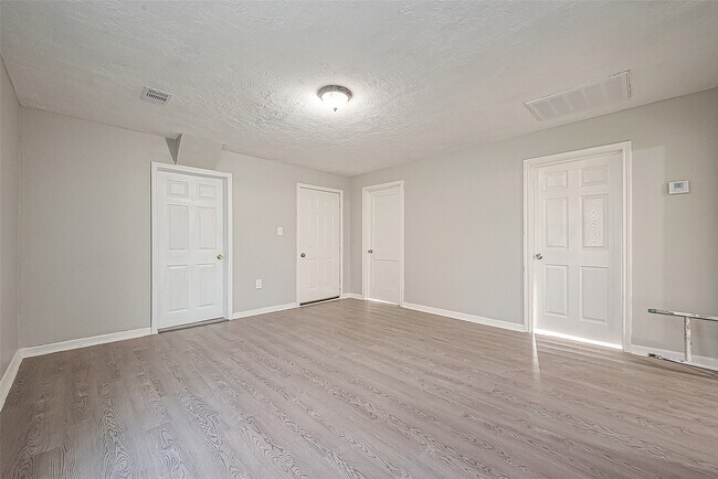 Building Photo - 8304 Darien St