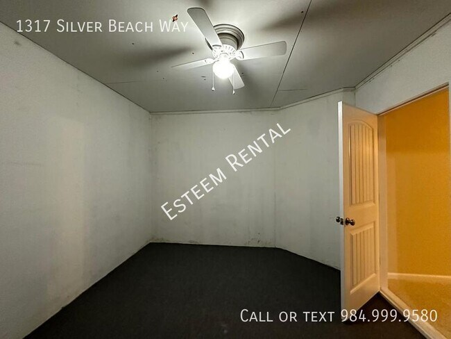 Building Photo - 1317 Silver Beach Way