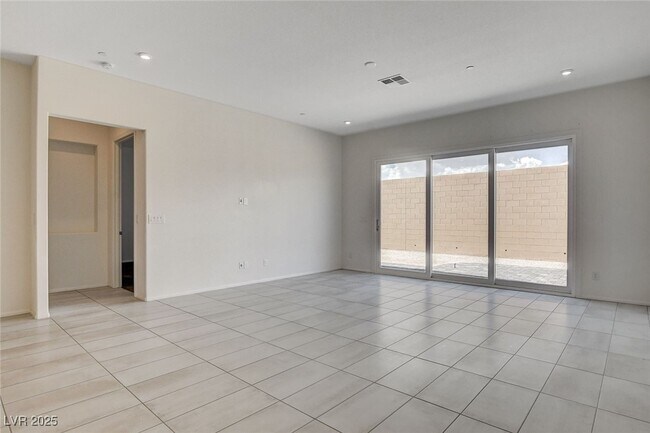 Building Photo - 10924 Chipotle Ave