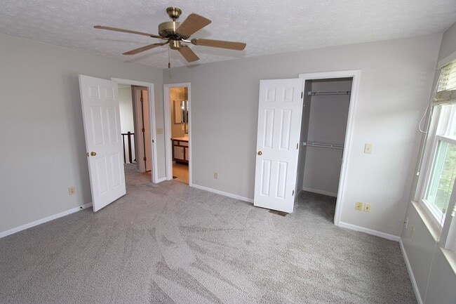 Building Photo - 2 Bedroom 1 and half Bathroom Single Famil...
