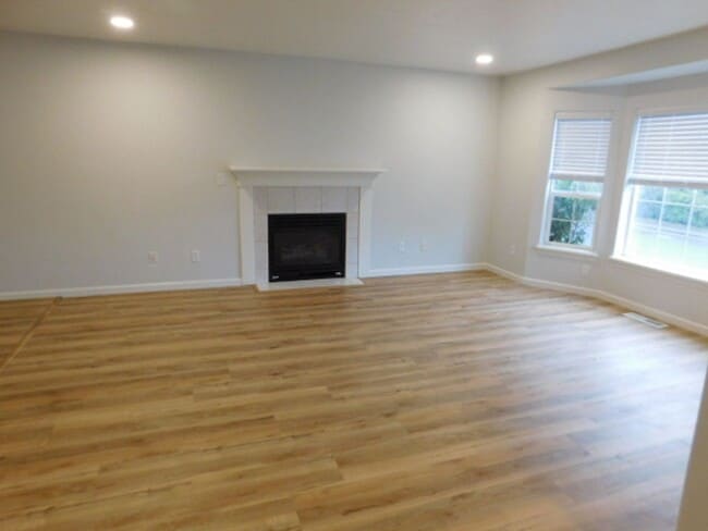 Building Photo - 5351 Landon St SE