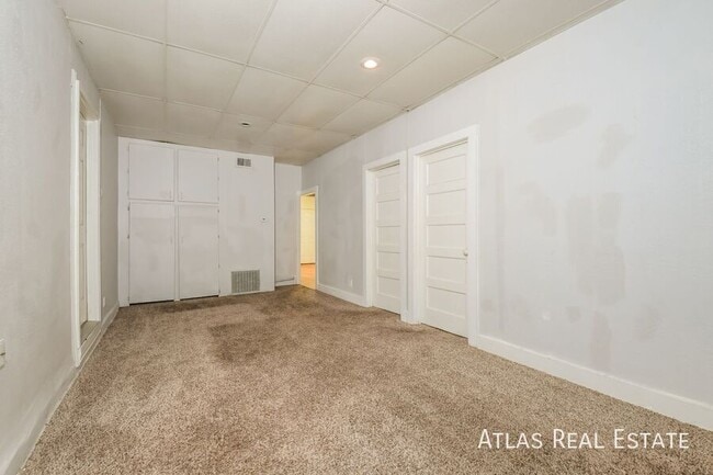 Building Photo - 861 Egbert St