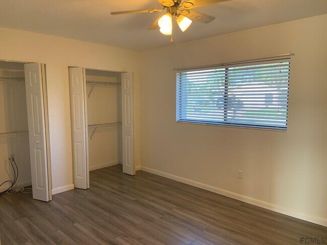 Building Photo - 17 Clinton Ct S