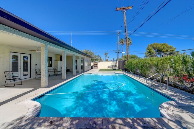 Building Photo - Paradise Palms – No neighbors behind you – Pool – Remodeled – Furnished