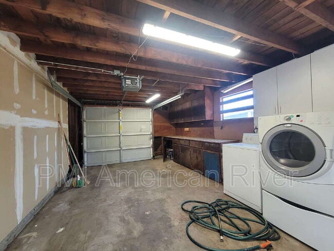 Building Photo - 881 Beardsley Dr