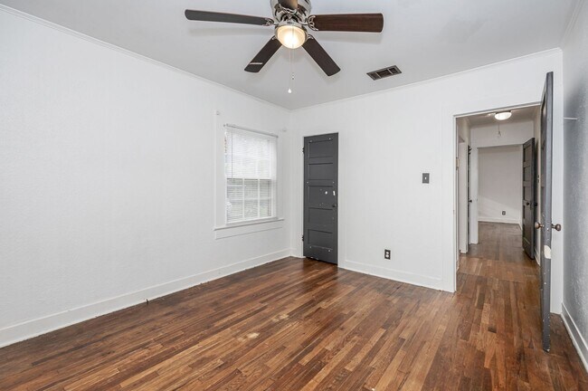 Building Photo - Cute 2 Bed 1 Bath in Pascagoula