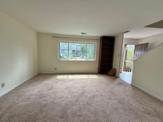 Building Photo - 319 Harvest Dr