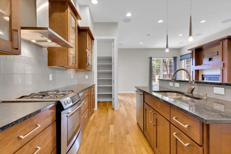 Building Photo - 595 S Corona St